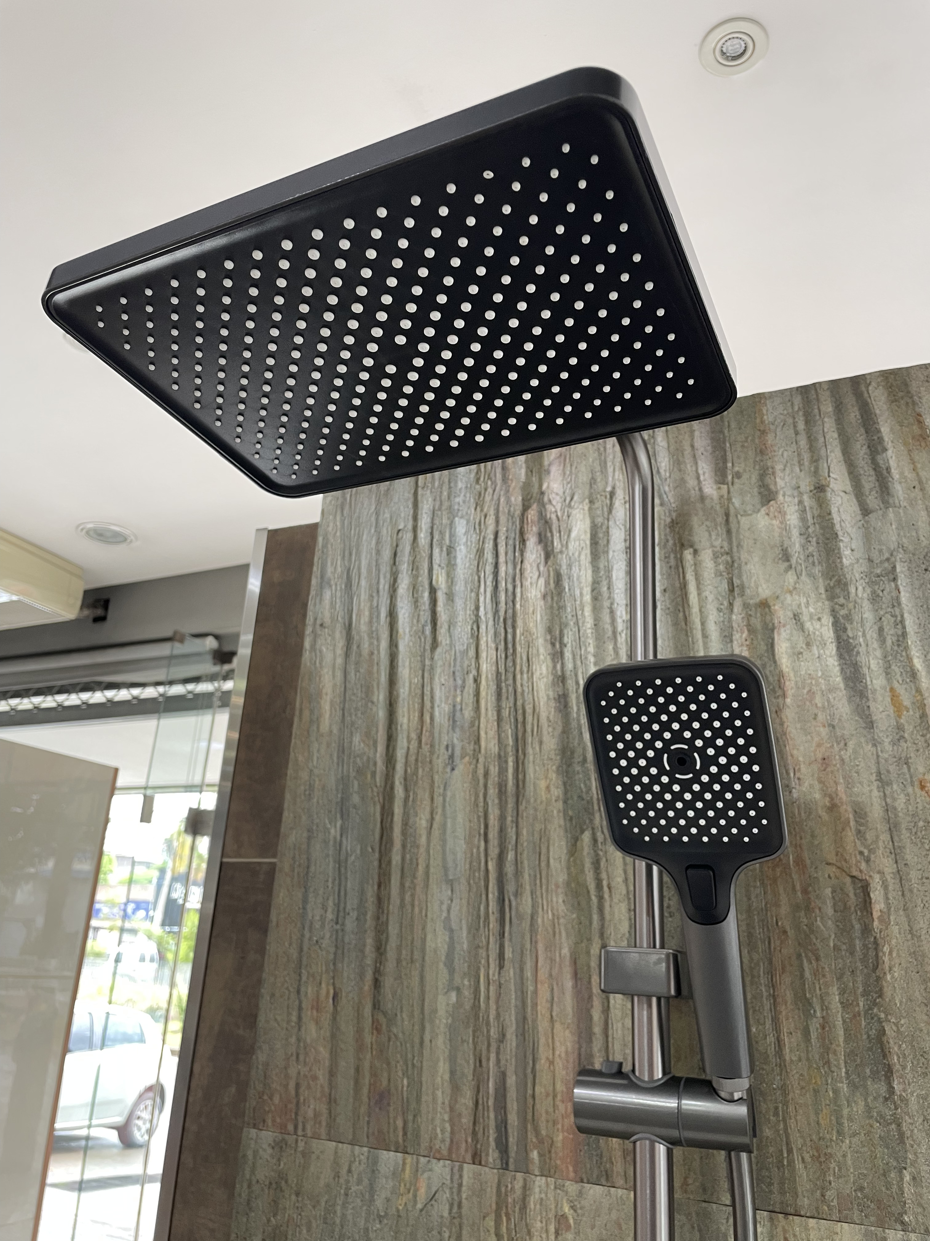 Columna Grifería de Ducha Con Duchador Cromo Negro – Cod 4172