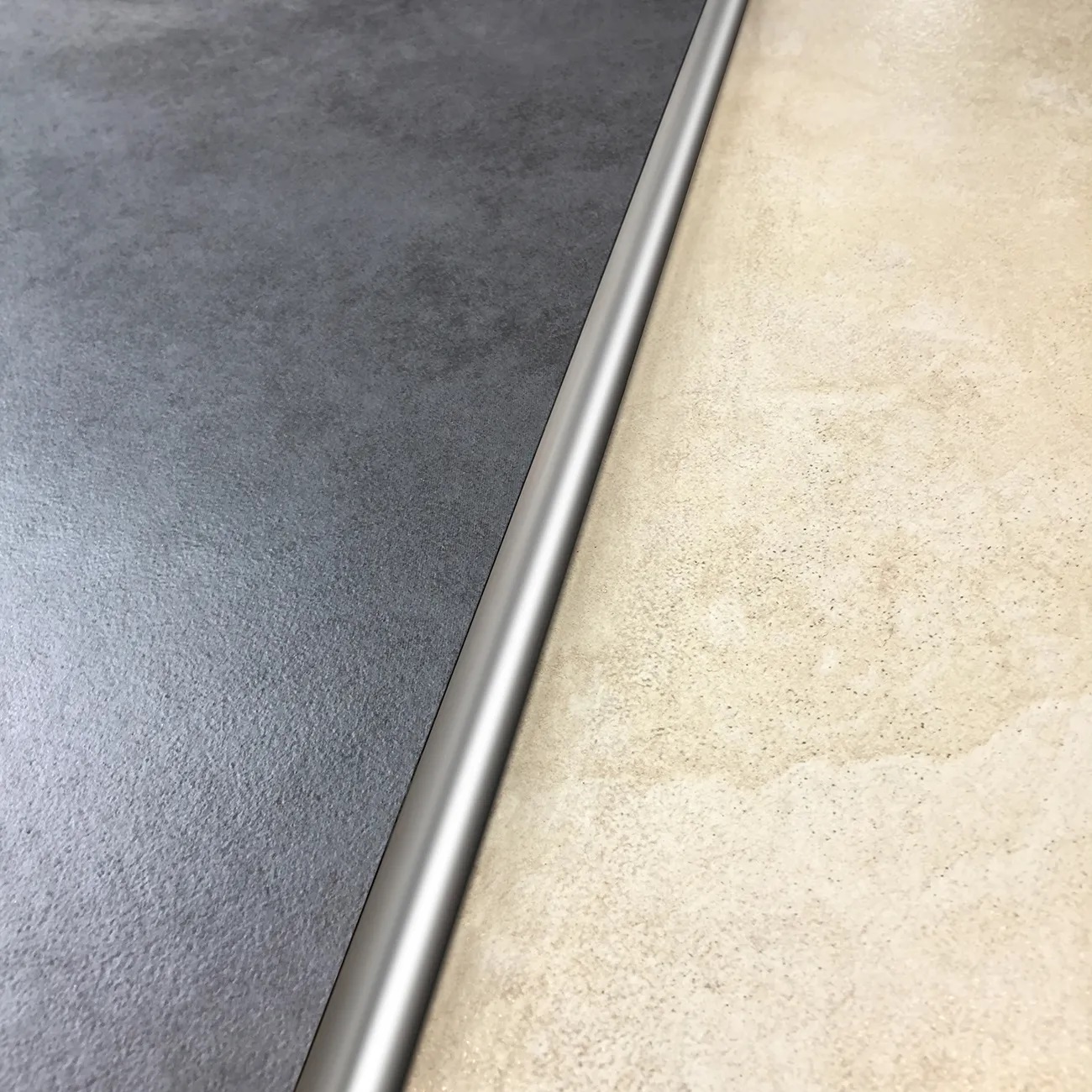 Guardacanto Arco Atrim Acero Inoxidable Cromo Brillante 12mm – 1582