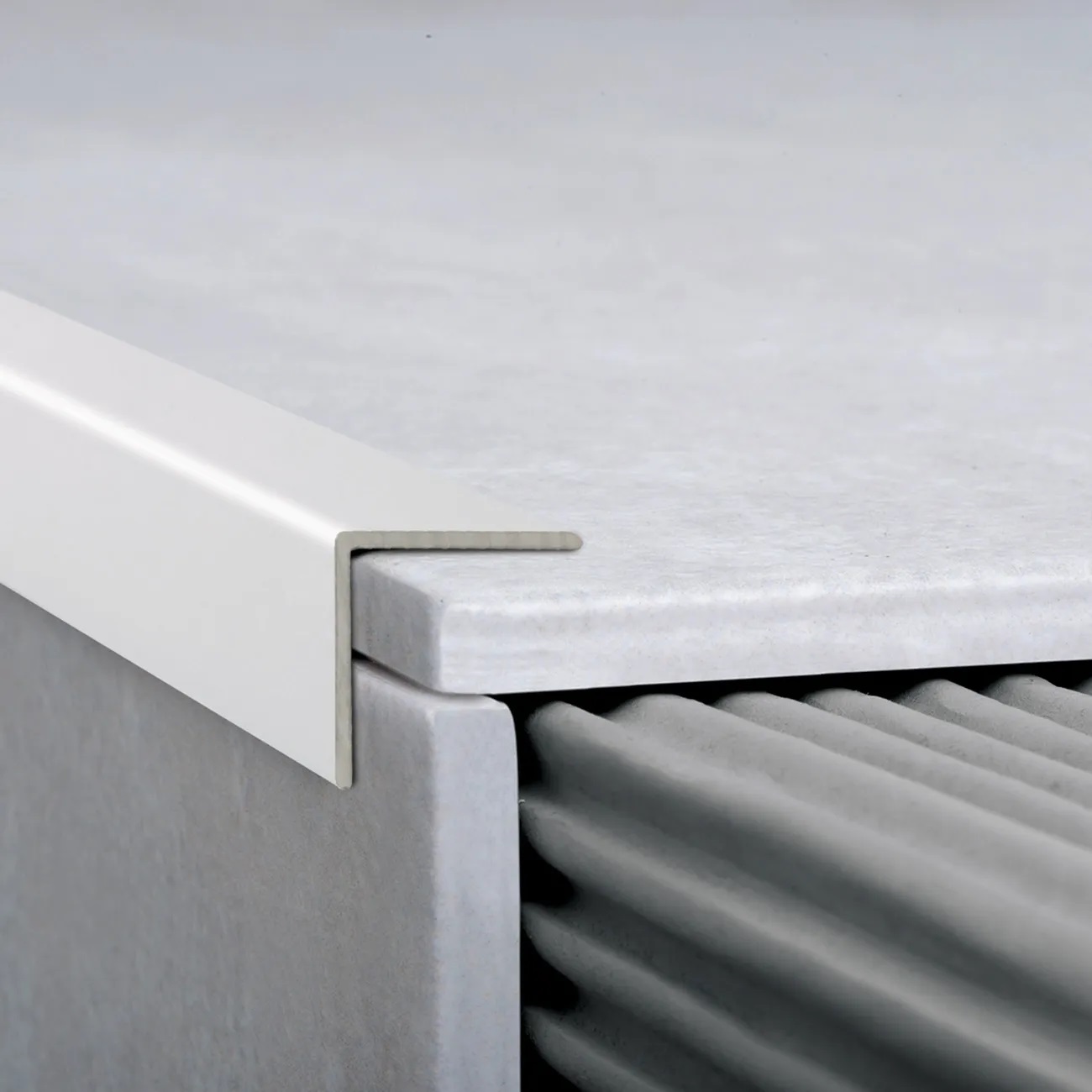 Tapacanto Angular Atrim Aluminio Blanco 16mm – 1903