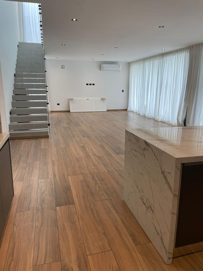 Porcelanato SPL 22x160 CHALTEN caoba Símil madera