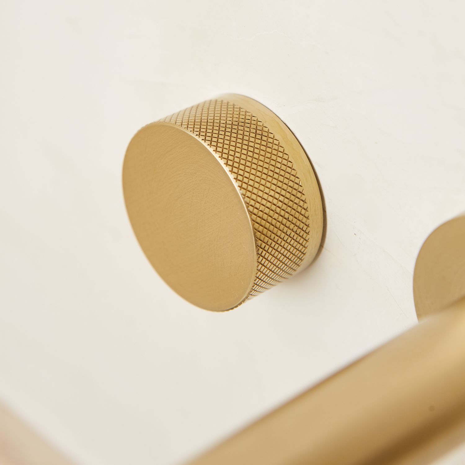 Griferia Bimando Para Lavatorio de pared Peirano Fabric Gold 62-100G
