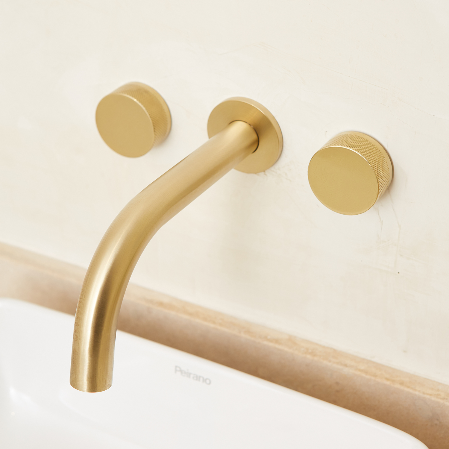 Griferia Bimando Para Lavatorio de pared Peirano Fabric Gold 62-100G