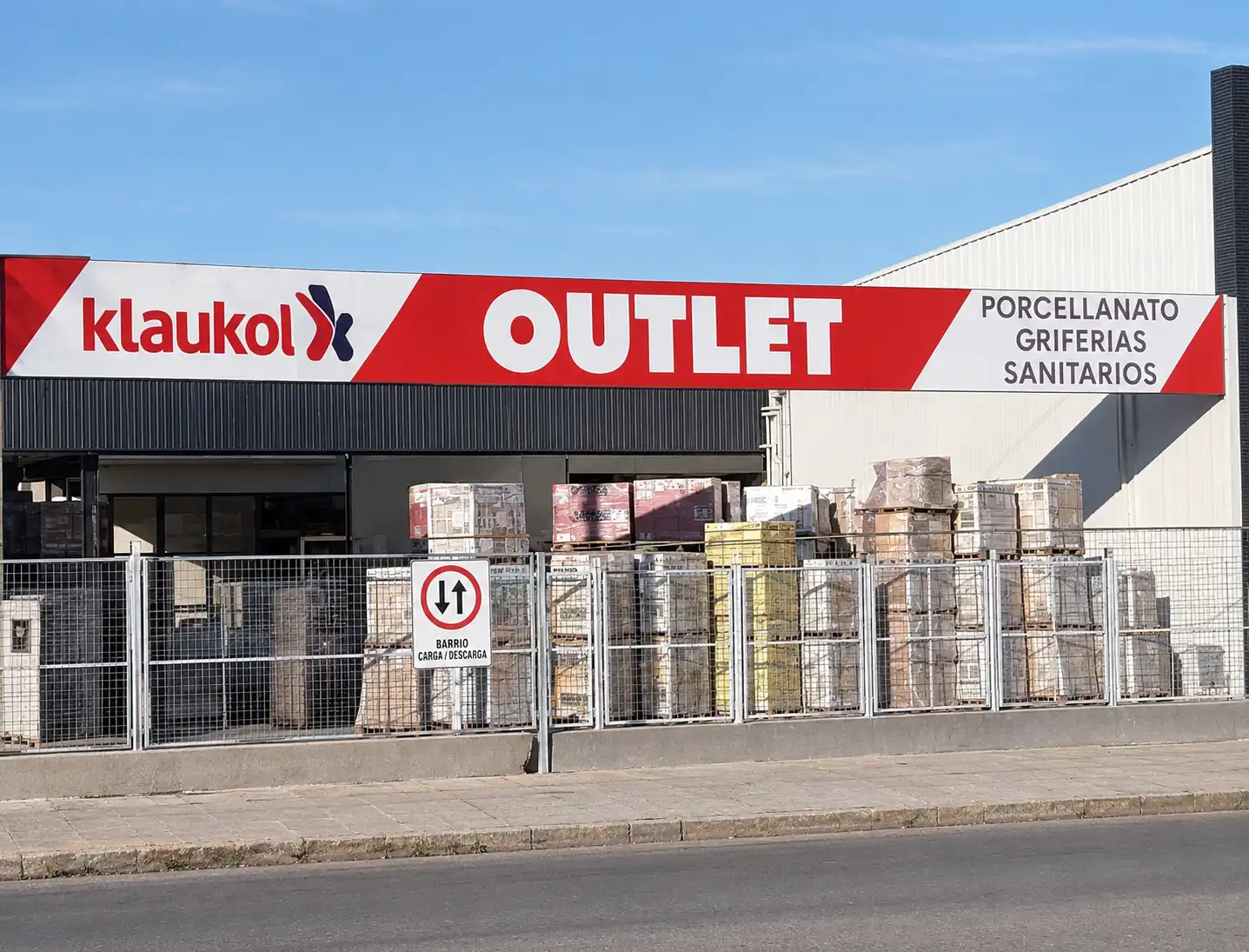 Fachada Outlet Varela